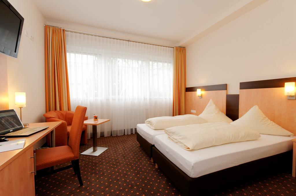 Hotel Am Freischuetz Хюрт Экстерьер фото